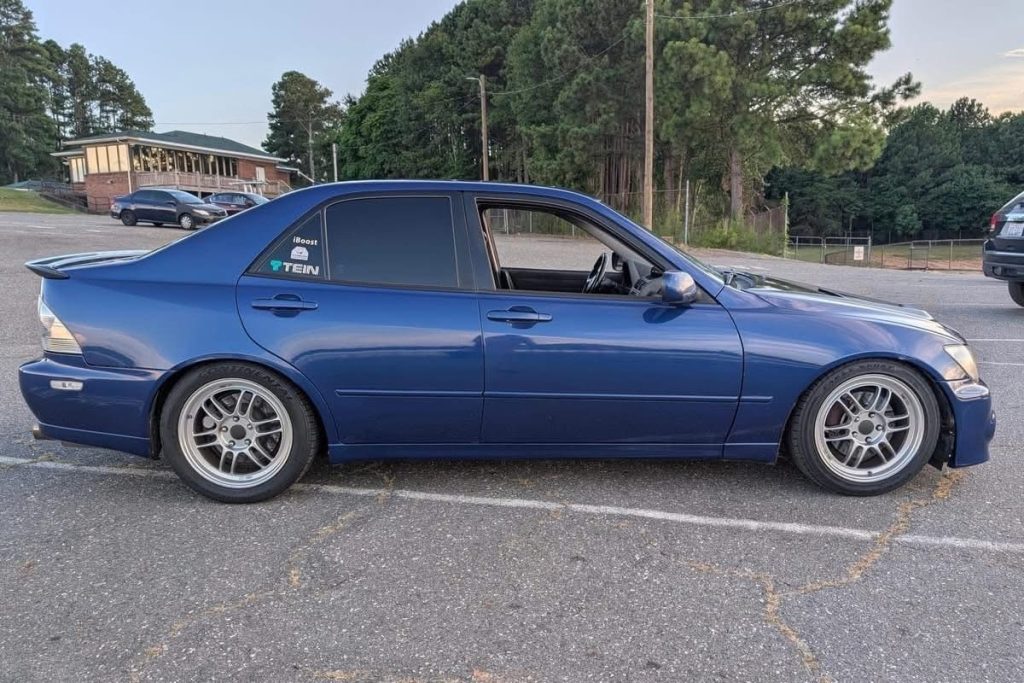 2001 Lexus IS 300 - Image 6